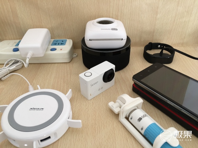 耐尔金（nillkin）隐士多功能无线充电器