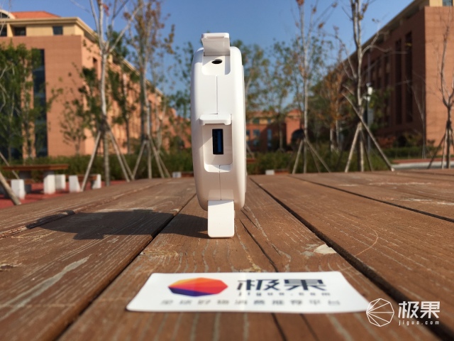 耐尔金（nillkin）隐士多功能无线充电器