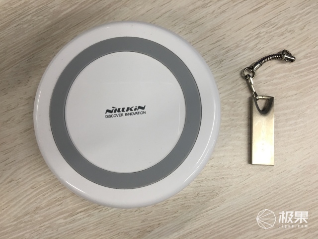 耐尔金（nillkin）隐士多功能无线充电器