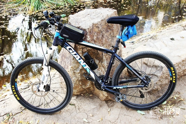 魅动6110金属蓝牙音箱