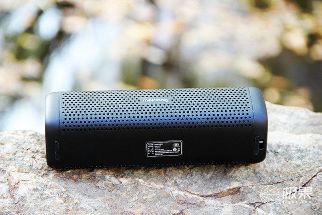 魅动6110金属蓝牙音箱