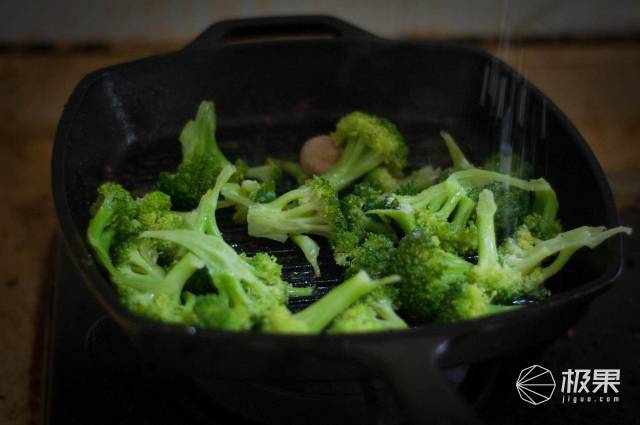 洛极(Lodge)美国进口铸铁牛排煎锅 洛极(Lodge)美国进口铸铁牛排煎锅