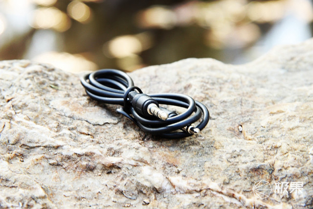 魅动6110金属蓝牙音箱