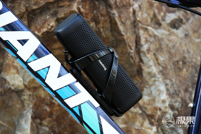 魅动6110金属蓝牙音箱