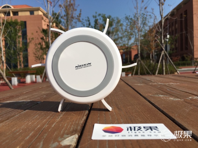 耐尔金（nillkin）隐士多功能无线充电器