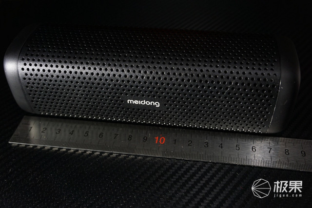 魅动6110金属蓝牙音箱