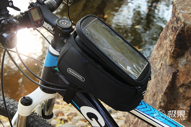 魅动6110金属蓝牙音箱