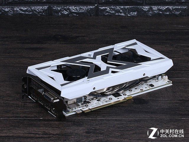 纯白情怀 迪兰RX 580 X-Serial 18周年纪念款评测 