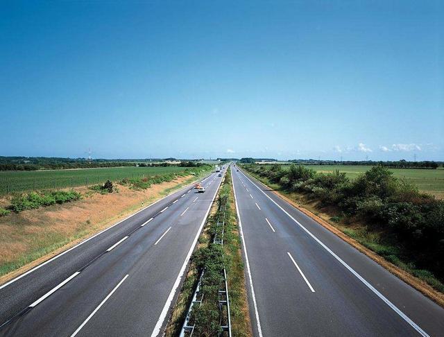 世界唯一高速公路不限速国家，原因让中国汗颜