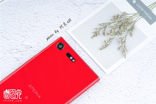 颜值出众！索尼Xperia XZ Premium朱砂红图赏
