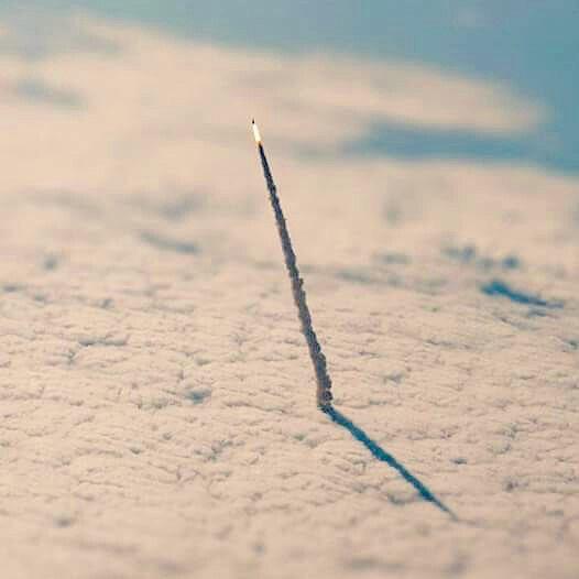 从太空中看航天飞机离开地球 这些宇宙美景令人窒息