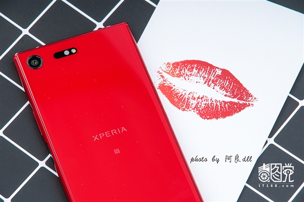 颜值出众！索尼Xperia XZ Premium朱砂红图赏