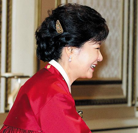 难得清闲,朴槿惠这段时间在拘留所做什么?