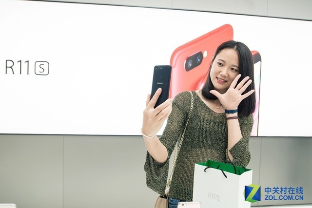OPPO R11s首销日 线上创纪录线下排长队 