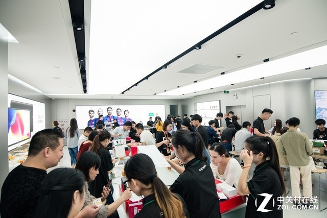 OPPO R11s首销日 线上创纪录线下排长队 