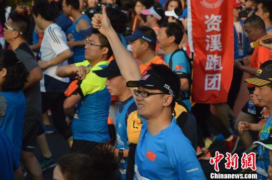 比赛过程中的选手 吴平 摄 比赛过程中的选手 吴平 摄