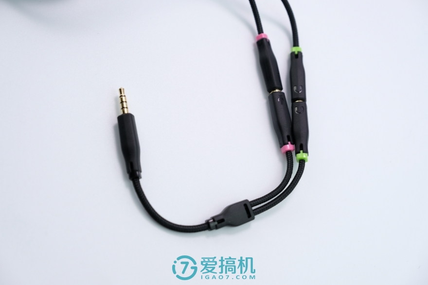 戴着小金标吃鸡 冰豹Khan Pro电竞耳机评测_凤