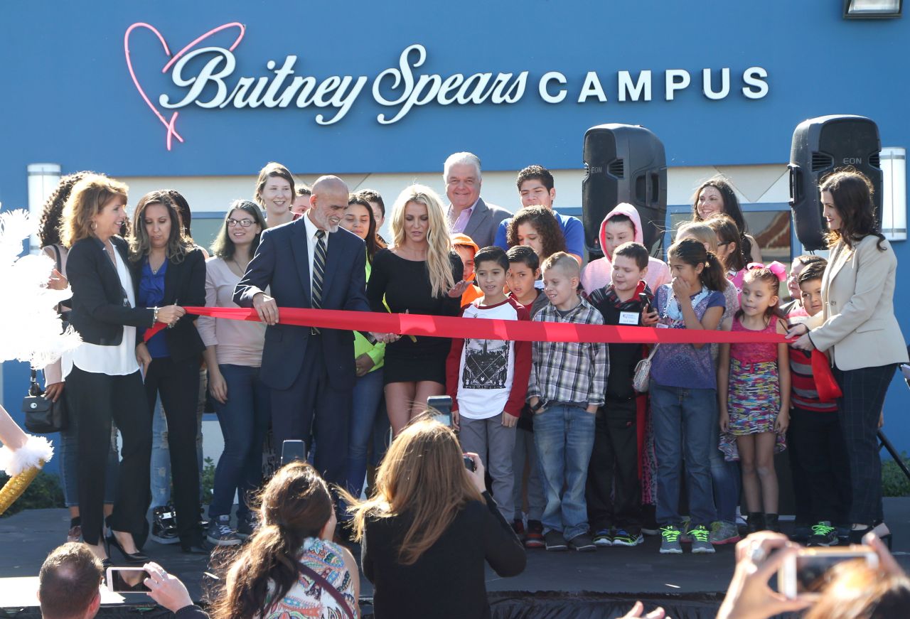 britney-spears-nevada-childhood-cancer-foundation-britney-spears-campus-grand-opening-11-04-2017-0