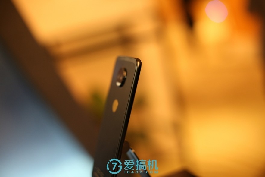全球最坚固的手机!永不碎屏!Moto Z 2018上手体验
