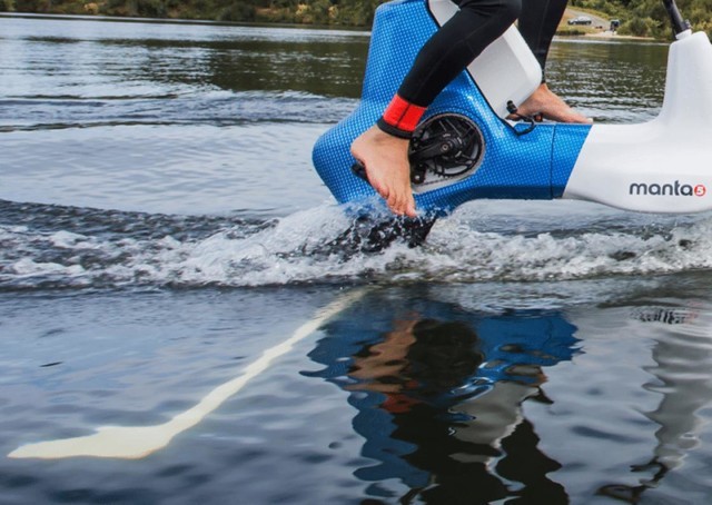 在水面上骑的电动车 无<span class=