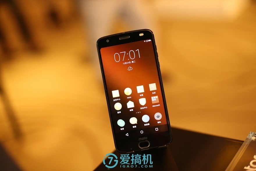 全球最坚固的手机!永不碎屏!Moto Z 2018上手体验