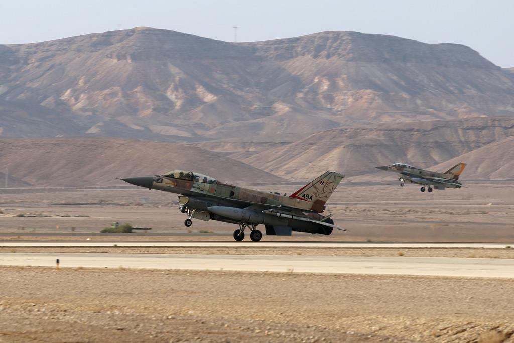 代号为"雷暴"的f-16i战斗机,是美国f-16战机的以色列空军高性能改型版