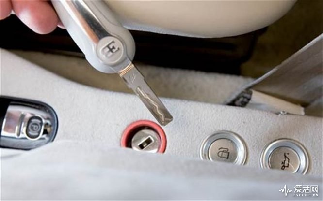 112_0601_14z_bugatti_veyron_16_4_coupe_second_key