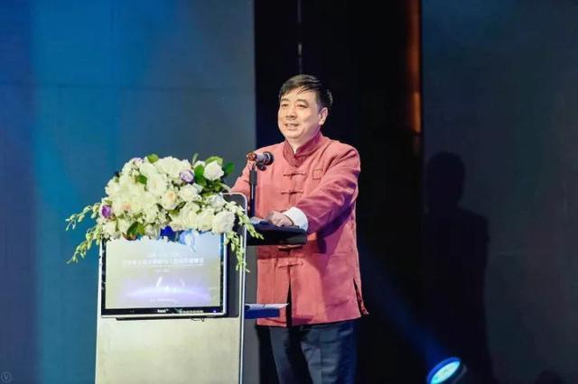 G50会议洋河股份董事长王耀:高兴时要喝酒,拿杯白的!