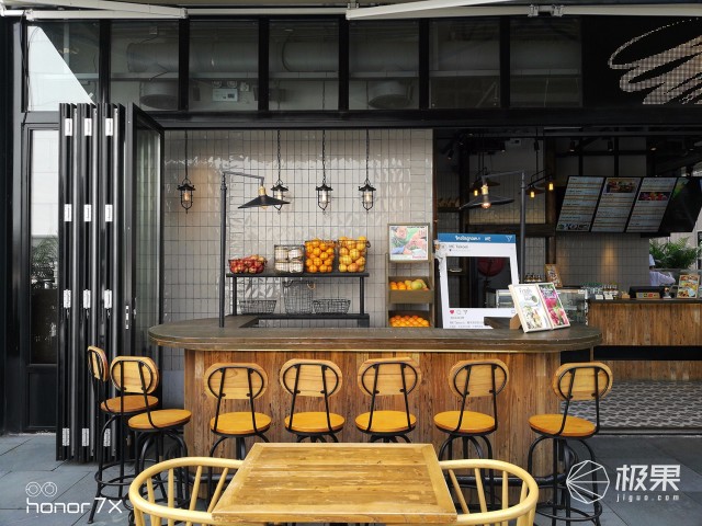 荣耀畅玩7X手机