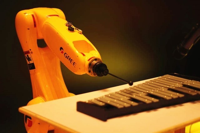 格力机器人乐队首度亮相 中国制造再次惊艳 