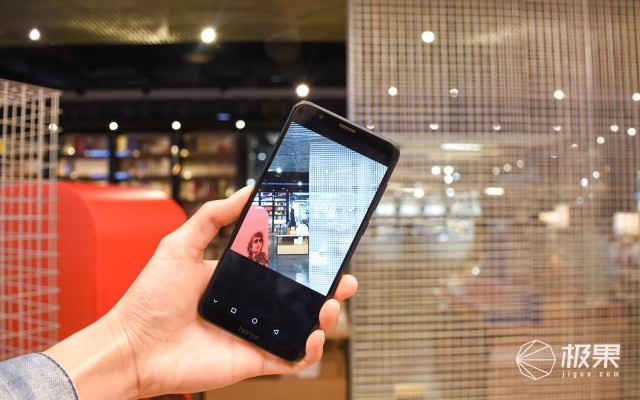 荣耀畅玩7X手机