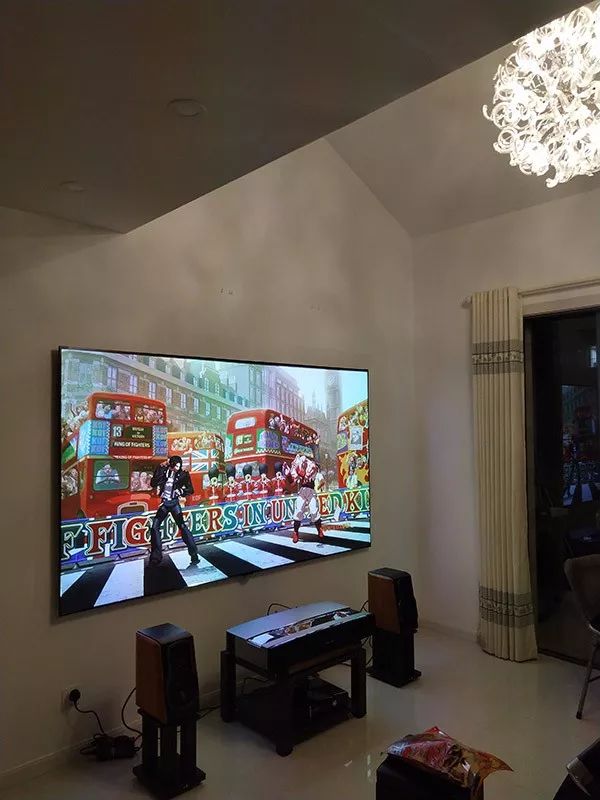 极米激光电视A1 Pro的上墙安装与连接游戏机