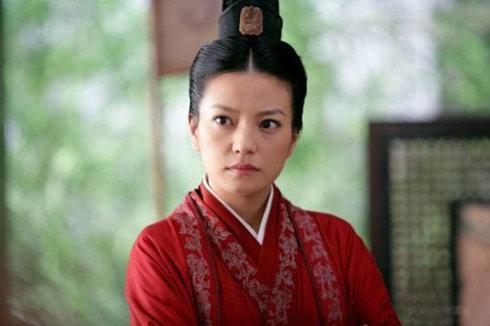 网上曝光赵薇疑似抑郁症,和好友独自在山顶抽