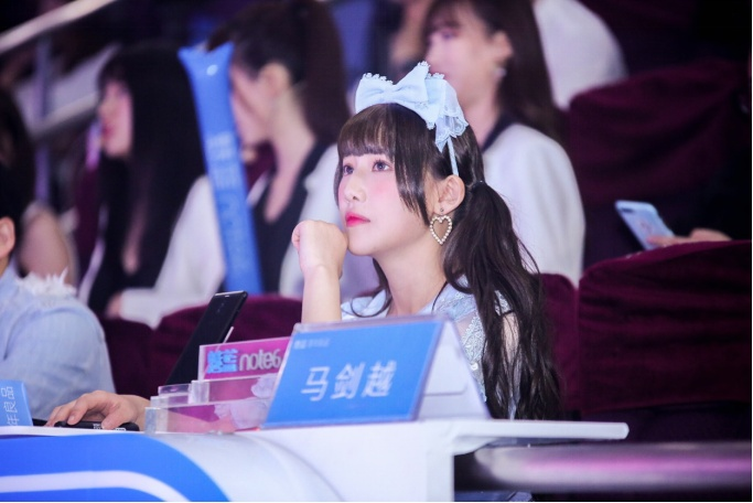偶像学校总决赛 5AE5173BF007FF8906D3D1555FBE96F7E589404C_size371_w683_h456.png