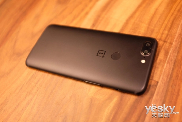 如何评价一加5T手机?