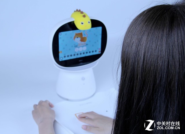 陪护机器人横屏 