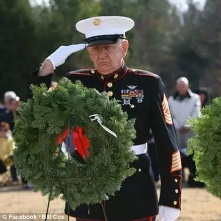 83岁的他穿上军装 以最有尊严的方式为他送行