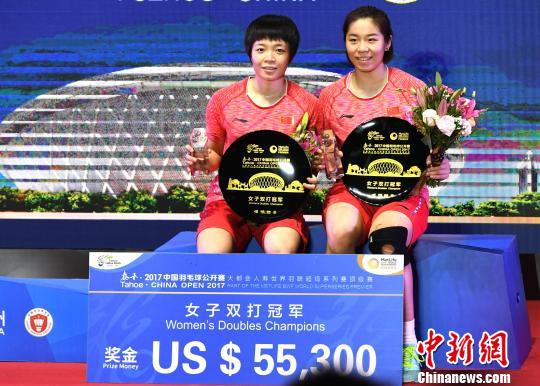 中国选手陈清晨、贾一凡获得女双冠军。　王东明 摄
