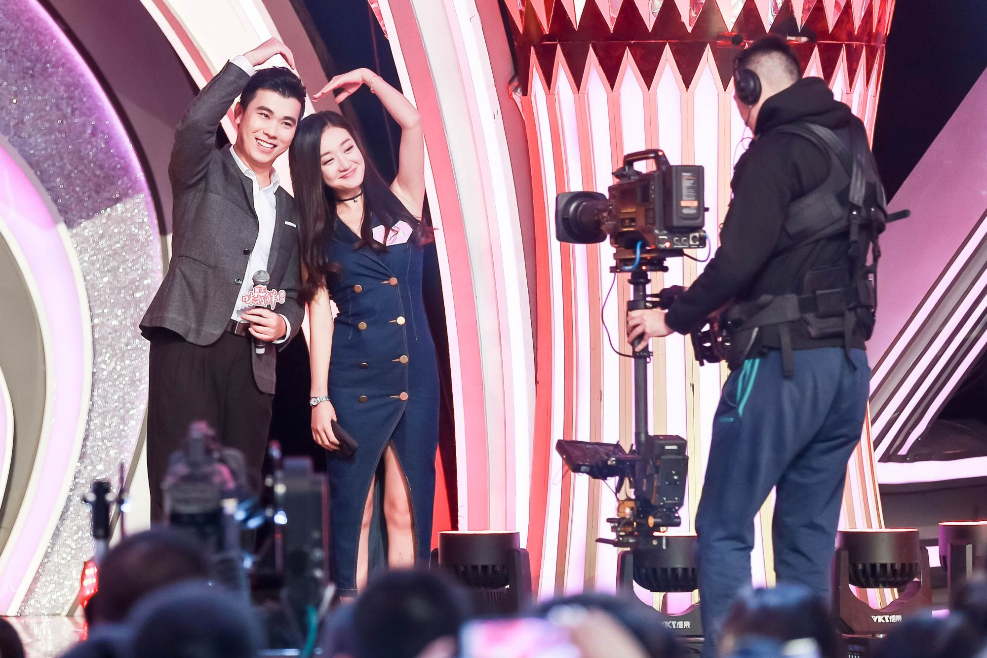 最受欢迎男老师惊艳全场 人气女嘉宾季菁终牵手