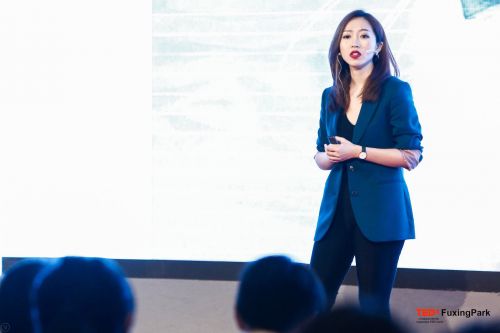 励志演讲人黄凯莉再次登上TEDx舞台