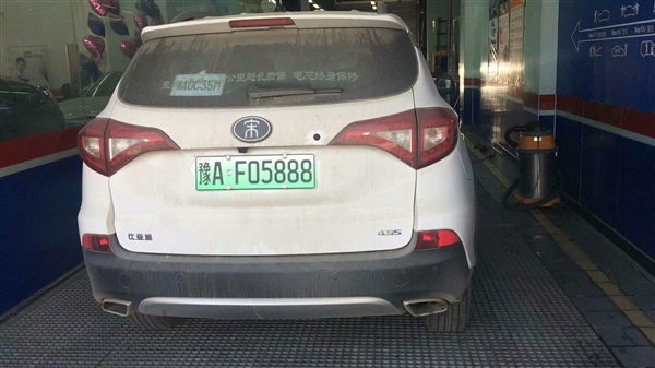 河南首批新能源车牌发放:豹子号频现