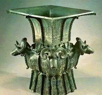 古代中国の青銅製？　大羊置物？ 中国の博物館に展示されている貴重な国宝 | Only語学塾