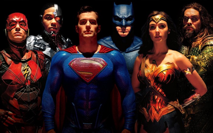 华纳兄弟终于晒出了带有超人的《正义联盟》海报