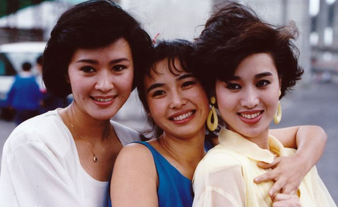 年代20位纯天然美女演员  1992年,方舒35岁,主演了爱情电影《三个女人