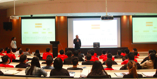 苏宁汽车公司负责人刘东皓在成立大会上讲话 苏宁汽车公司负责人刘东皓在成立大会上讲话