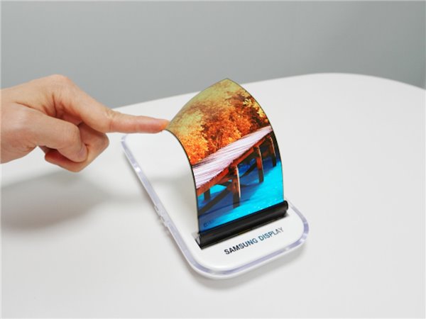 三星Galaxy正研发折叠设计 只为超车iPhone X？