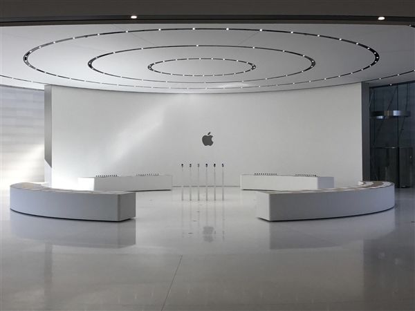 三星侧目：韩国开首家苹果零售店 疯抢iPhone X