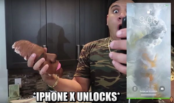 [视频]咋回事？iPhone X的Face ID竟被石膏面具愚弄！