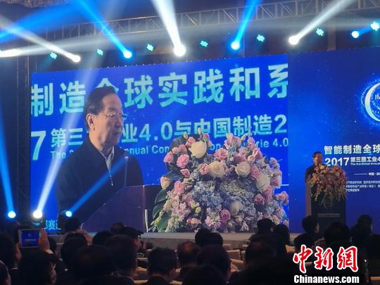 全国政协经济委员会副主任、工业和信息化部原部长、中国工业经济联合会会长李毅中致辞 郑小红 摄