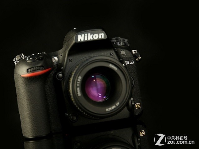 要专业还是要低价?相机发展来到了分岔路